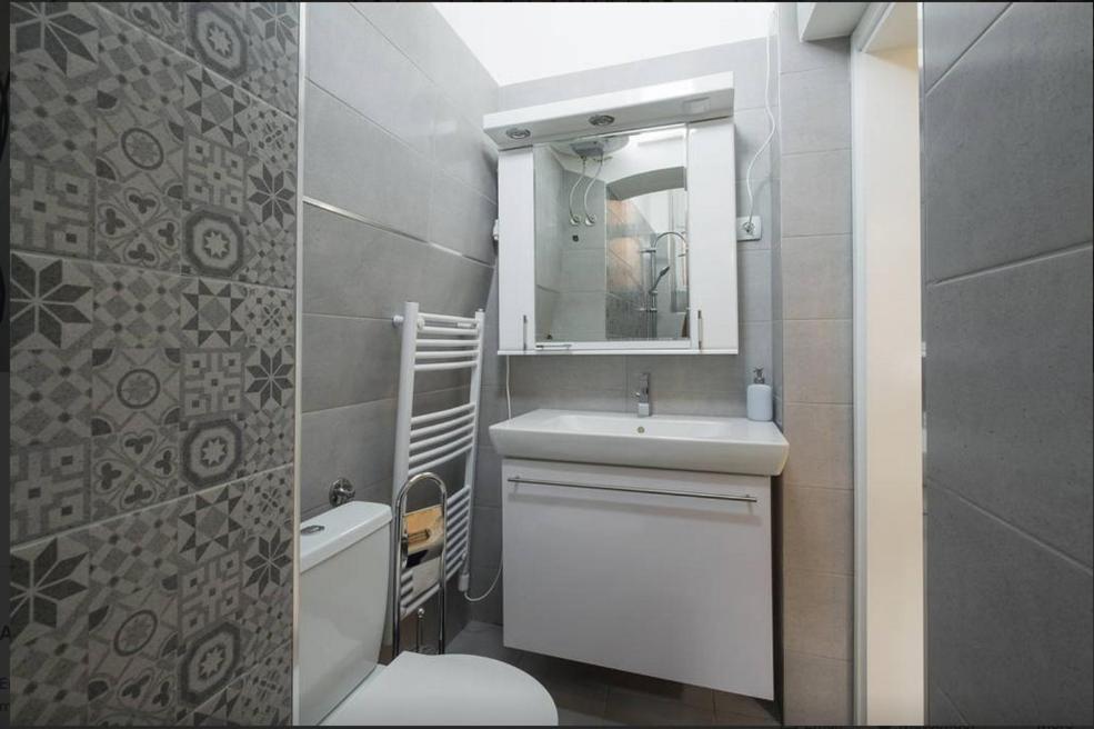 Central Charm Modern 2Br Apt-Free Parking Near 贝尔格莱德 外观 照片